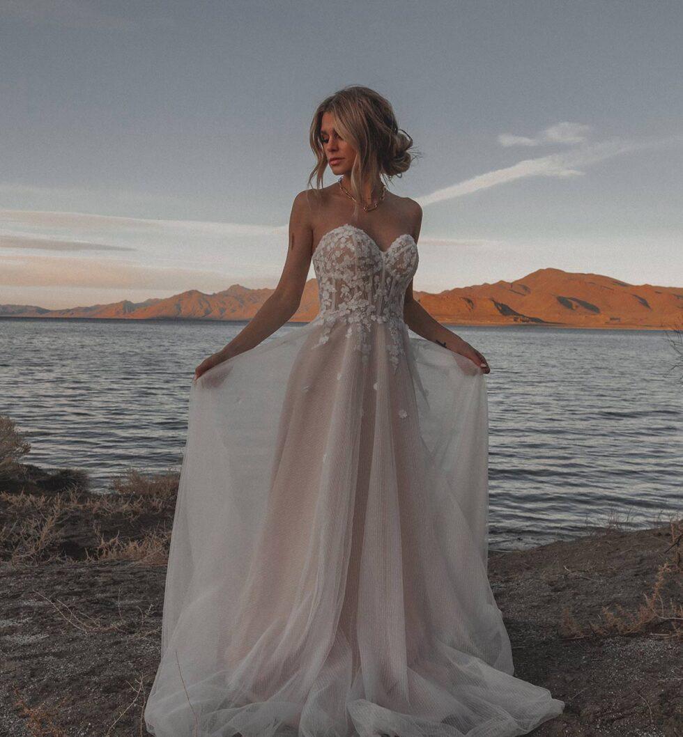 Holland - White Lily Couture