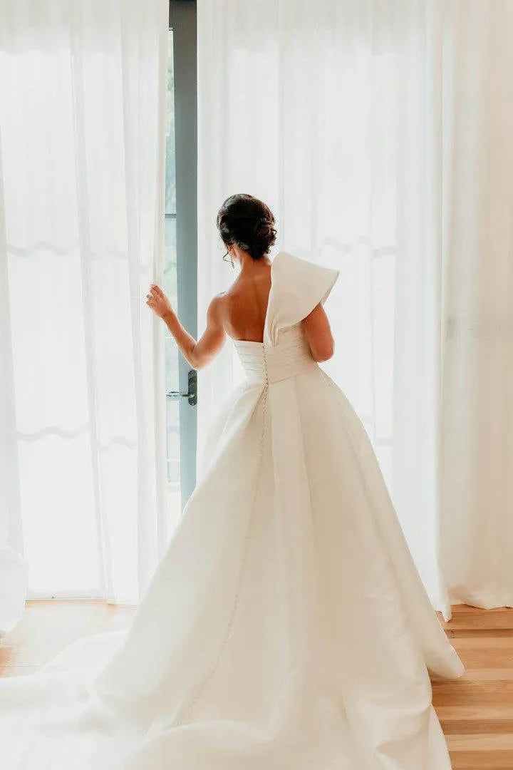Sedna - White Lily Couture