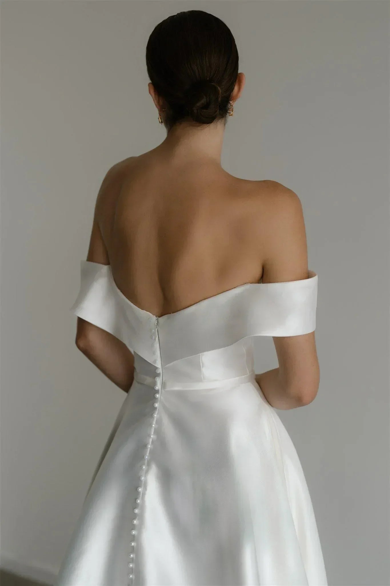 Le Belle - White Lily Couture