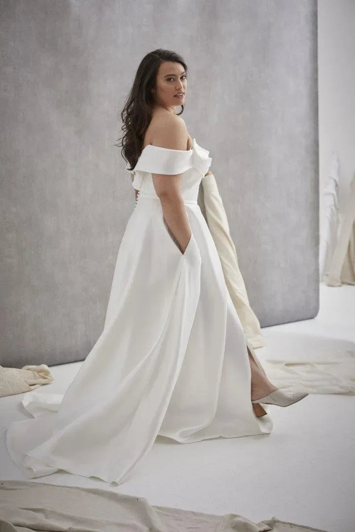 Le Belle - White Lily Couture