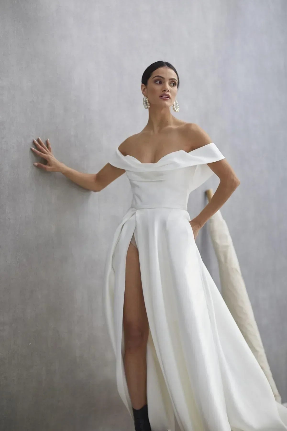 Le Belle - White Lily Couture